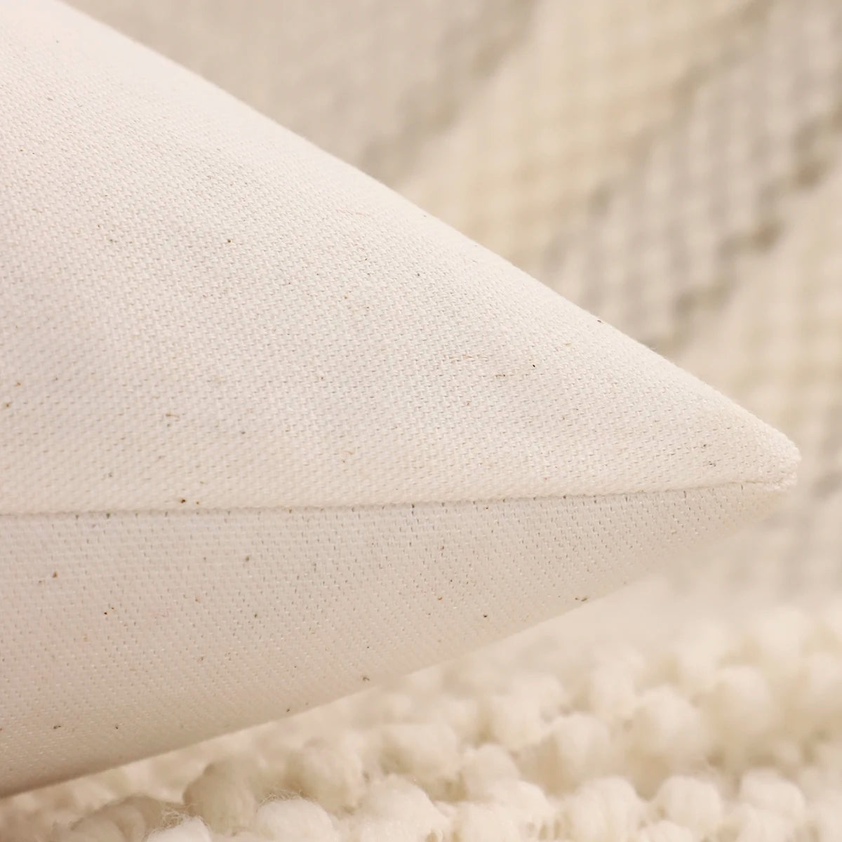 Housse de coussin brodée de Noël - Motif flocon de neige et renne touffetés