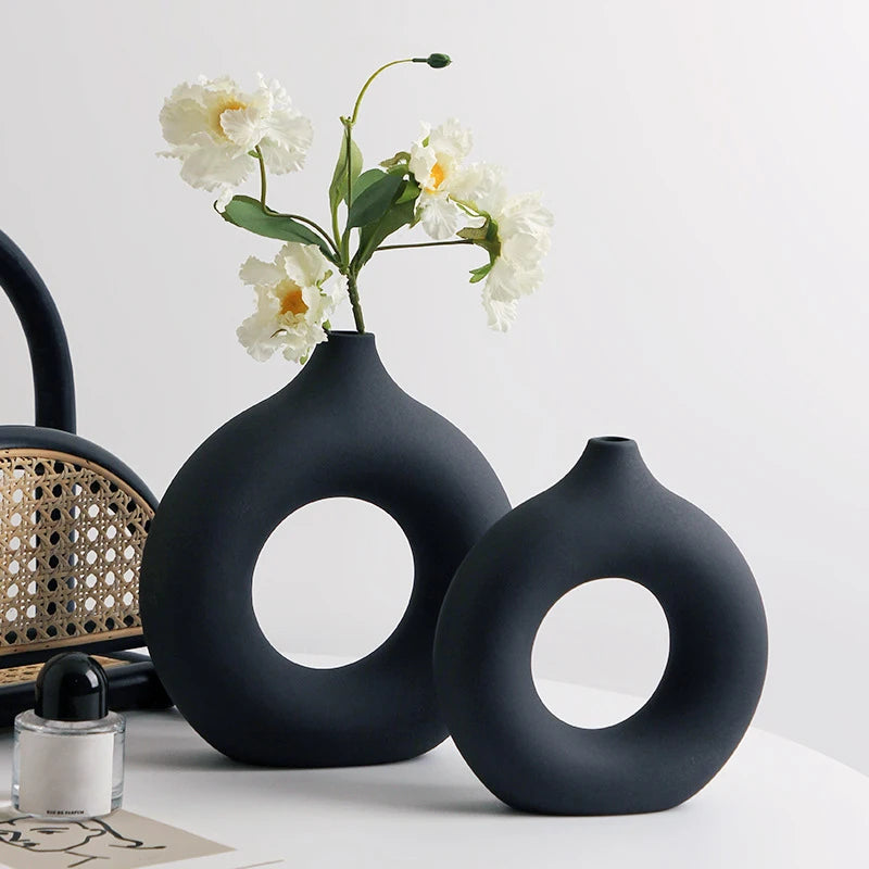 Havana Nordic black plastic vase with hollow circular pattern - ceramic-style decorative flower bottle front view